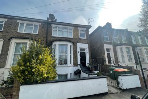 17a Selwyn Road, London, E13 0PY