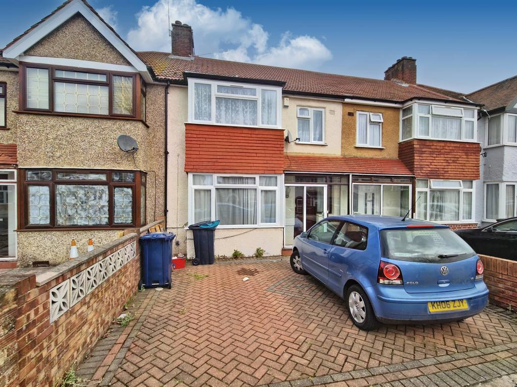 Garrick Road, Greenford UB6 3 bed terraced house £2,100 pcm (£485 pw)