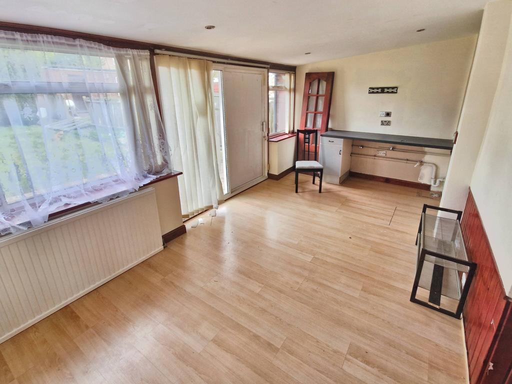 Garrick Road, Greenford UB6 3 bed terraced house £2,100 pcm (£485 pw)