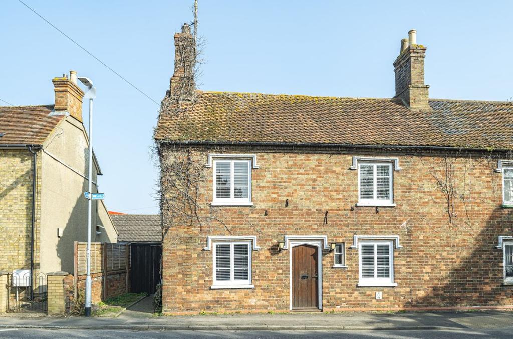 Cranfield Road, Wootton, Bedford 2 bed semidetached house £260,000