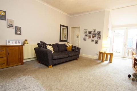 66 Lyndhurst Road, Darwen, BB3 1HX