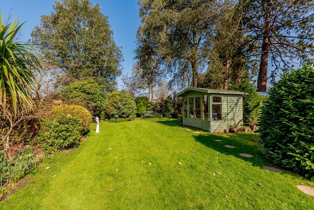 The Drive, Chichester, West Sussex 3 bed detached house £900,000