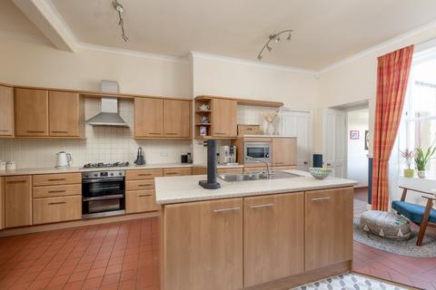 46 Summerside Place, Edinburgh, EH6 4NY