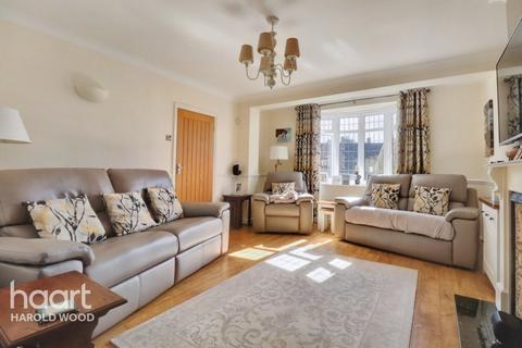 92 Priory Road, Romford, RM3 9AP