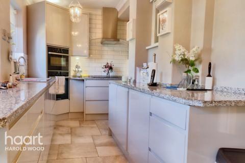 92 Priory Road, Romford, RM3 9AP