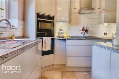 92 Priory Road, Romford, RM3 9AP