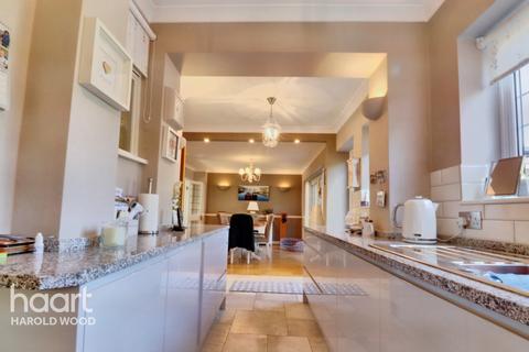 92 Priory Road, Romford, RM3 9AP