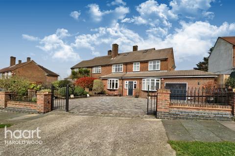 92 Priory Road, Romford, RM3 9AP