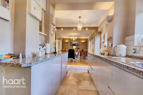 92 Priory Road, Romford, RM3 9AP