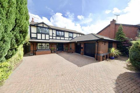 7 Braewood Close, Bury, BL9 7PG
