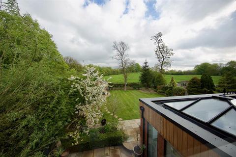 7 Braewood Close, Bury, BL9 7PG