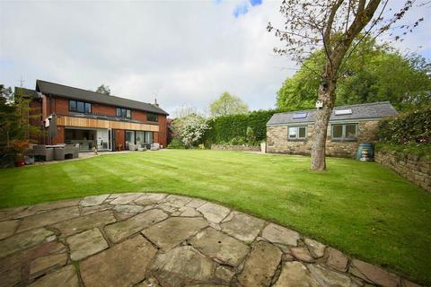 7 Braewood Close, Bury, BL9 7PG