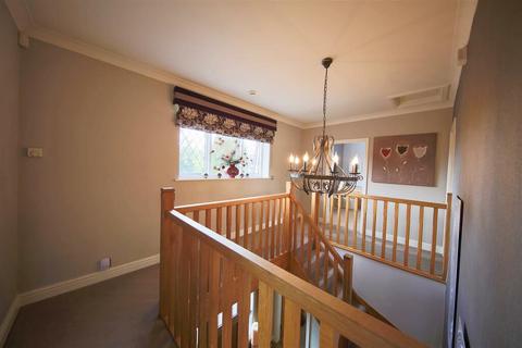 7 Braewood Close, Bury, BL9 7PG