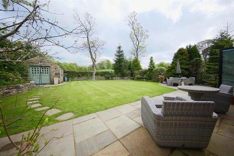 7 Braewood Close, Bury, BL9 7PG