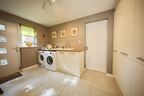 7 Braewood Close, Bury, BL9 7PG