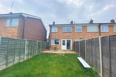 3 bedroom end of terrace house to rent, Blackwater