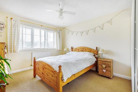 6 Evenlode Close, North Leigh, Witney, OX29 6SE