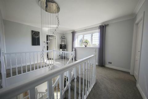 9 Braewood Close, Bury, BL9 7PG