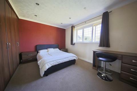 9 Braewood Close, Bury, BL9 7PG