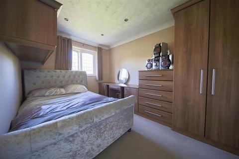 9 Braewood Close, Bury, BL9 7PG