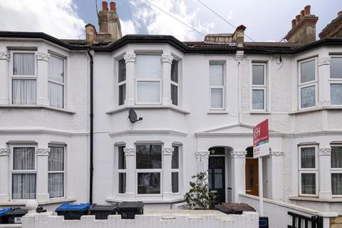 Flat B, 84 Richmond Road, Thornton Heath, CR7 7QD