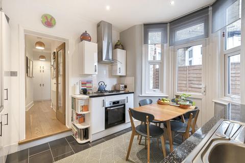 Flat B, 84 Richmond Road, Thornton Heath, CR7 7QD