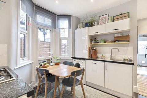 Flat B, 84 Richmond Road, Thornton Heath, CR7 7QD