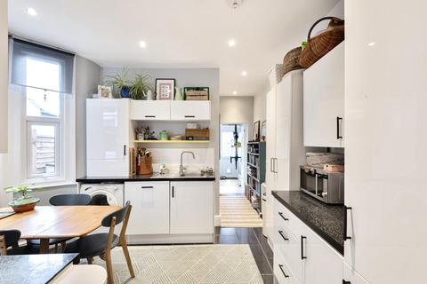 Flat B, 84 Richmond Road, Thornton Heath, CR7 7QD
