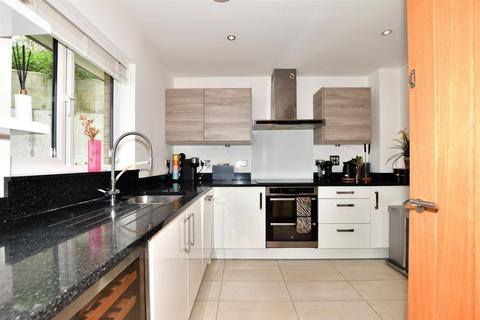 4 bedroom end of terrace house for sale, Romney Road, Allington, Maidstone, Kent