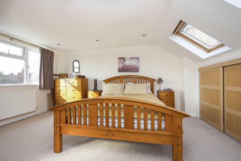 38 Cambridge Road, New Malden, KT3 3QG