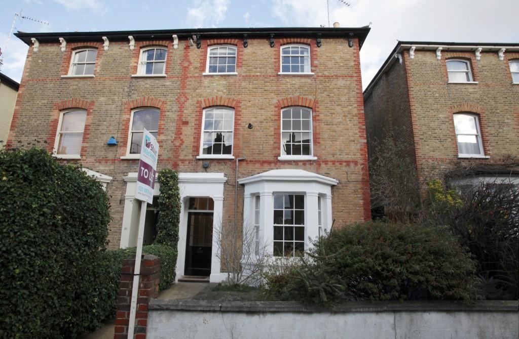 Mount Ararat Road, Richmond, TW10 2 bed flat £1,500 pcm (£346 pw)