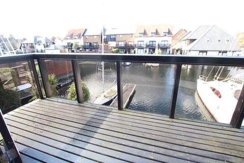 3 bedroom townhouse for sale - Astra Court, Hythe Marina