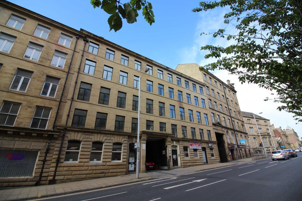 Hennymoor House, 711 Manor Row, Bradford, BD1 4PB Studio £400 pcm (£