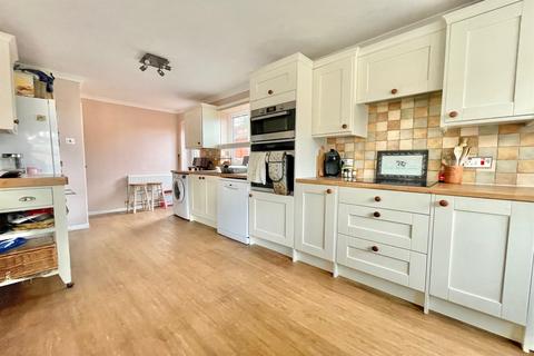 4 bedroom detached house to rent, Pit Lane, Maypole Road, Tiptree, Colchester, CO5