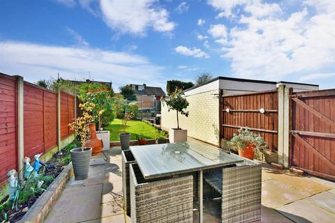 27 Benenden Road, Wainscott, Rochester, ME2 4NX
