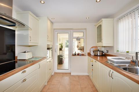 27 Benenden Road, Wainscott, Rochester, ME2 4NX