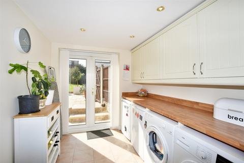 27 Benenden Road, Wainscott, Rochester, ME2 4NX