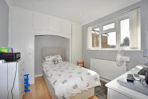 27 Benenden Road, Wainscott, Rochester, ME2 4NX