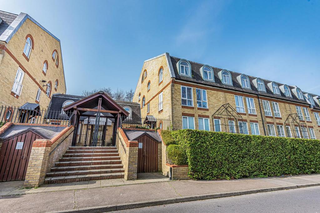 The Alders, West Wickham 3 bed flat £435,000