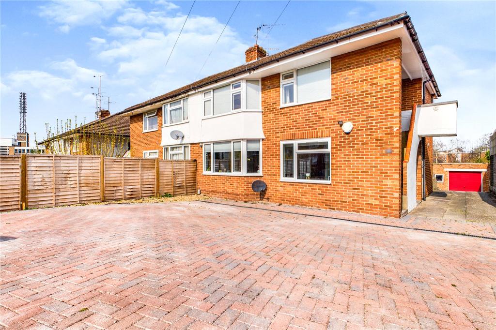 Amblecote Road, Tilehurst, Reading, Berkshire, RG30 2 bed apartment £