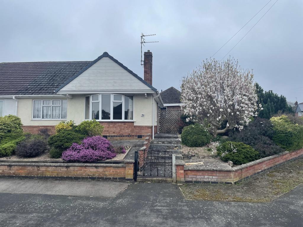 Seagrave Drive, Oadby 2 bed semidetached bungalow £260,000