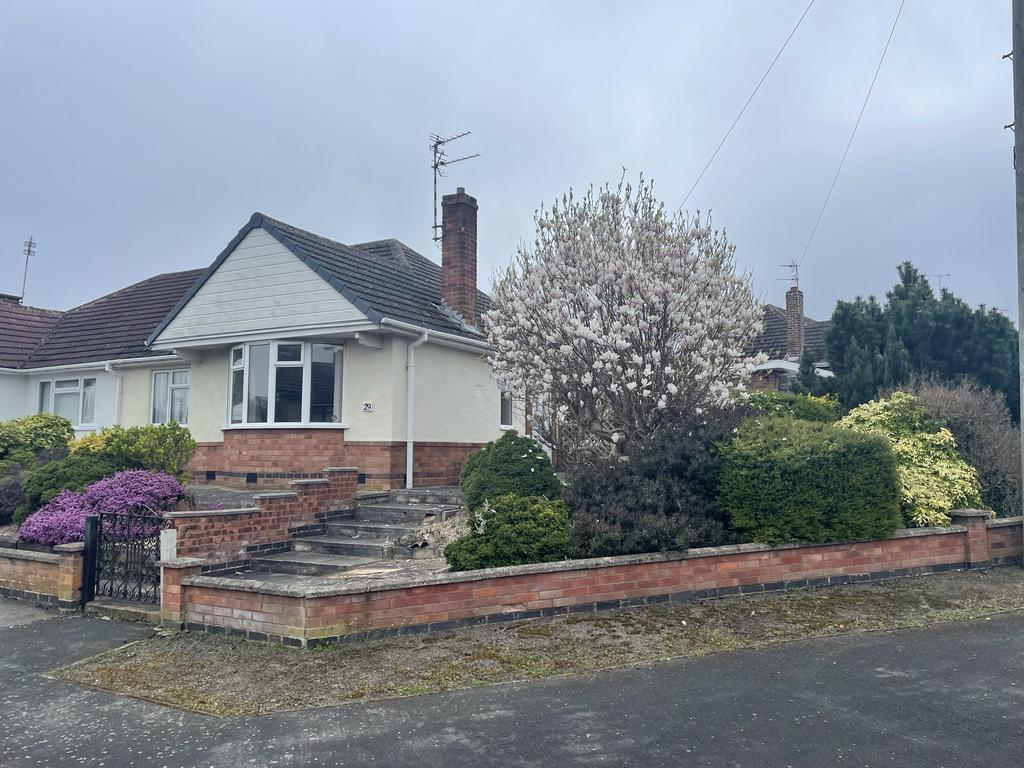 Seagrave Drive, Oadby 2 bed semidetached bungalow £260,000