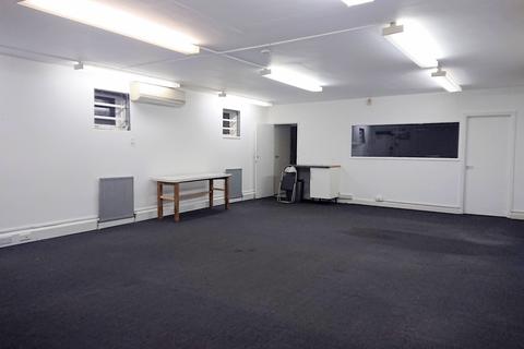 Warehouse to rent - Weir Road, London, Merton, SW19