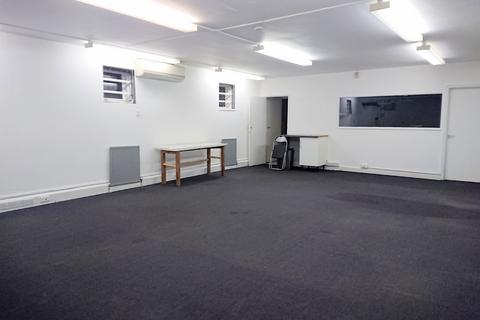 Warehouse to rent, Weir Road, London, Merton, SW19