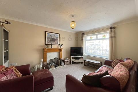 69 Elmdale Drive, Carlton Colville, Lowestoft, NR33 8DQ