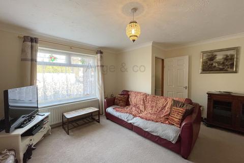 69 Elmdale Drive, Carlton Colville, Lowestoft, NR33 8DQ
