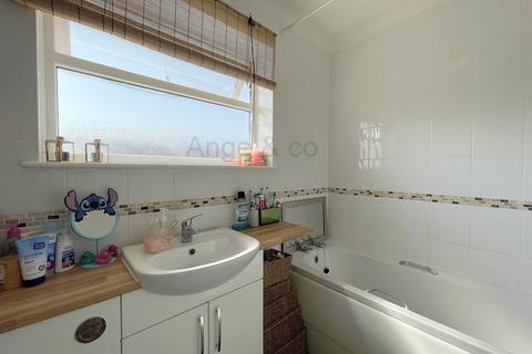69 Elmdale Drive, Carlton Colville, Lowestoft, NR33 8DQ