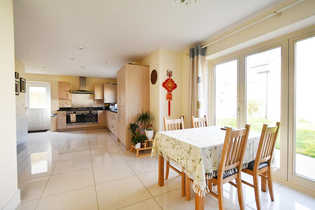 Kitchen/dining/family room