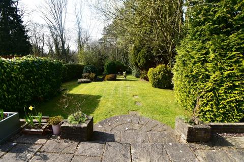 57 Earlswood Common, Earlswood, Solihull, B94 5SJ