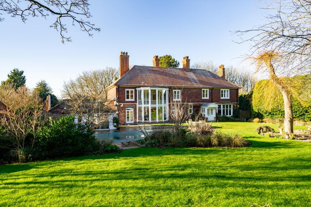 The Nook, Whissendine 6 bed detached house